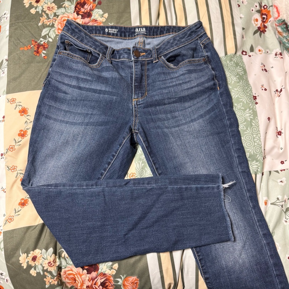 a.n.a. Skinny Ankle Jeans distressed hems - Size 6